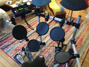 Yamaha DTX500 Electronic Drum Set w Double Bass Pedal and Throne