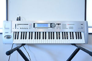 Korg Triton Le 61key MUSIC WORKSTATION KEYBOARD w/ gig bag, 64MB Smart Media