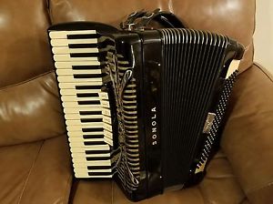 accordion sonola45hand made reeds gud condioion