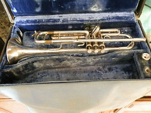 70's BACH STRADIVARIUS MODEL 37 Bb SILVER TRUMPET,W/MP AND CASE VERY NICE