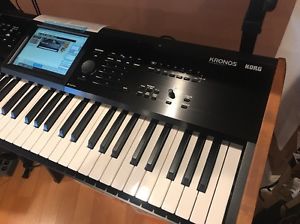 Korg Kronos 2 61 key synthesizer sampling workstation keyboard