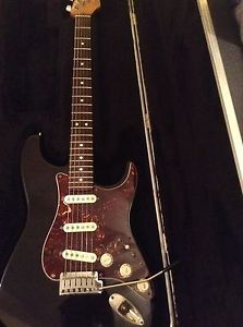 USA Fender American Stratocaster ""N"" serial Number in a NEW CASE