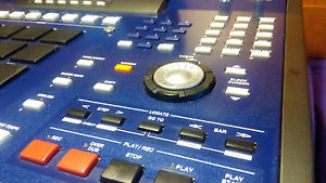 AKAI MPC4000 / ADAT / 8 ANALOG OUTS & DIGITAL / 512MB / VER 1.71 / BEAUTIFUL