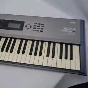 synthesizer KORG N364