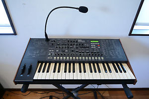 KORG MS2000B Virtual Analog Modeling Synthesizer w/ vocoder mic and gig bag