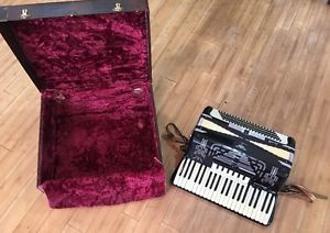 Sano Accordion Superette Neronde Pearl Keys w Case Made in Italy