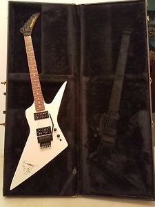 Vintage 1987 Kramer Condor signed by Cinderella's Jeff LeBar mint condition.