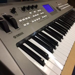 Yamaha MM8 Music Synthesizer  88 Key Pro Keyboard