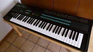 Yamaha DX7 in Great Condition! + MASSIVE library of sounds & Editor/Librarian!