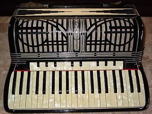 Titano 4/5 reed Deco vintage accordion 19 1/2 inch keyboard
