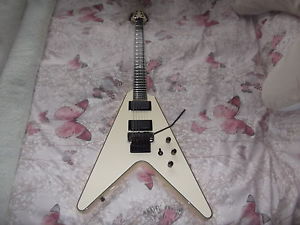 SCHECTER V-1 BLACKJACK ATX FR DIAMOND SERIES SEYMOUR DUNCAN FLOYD ROSE WHITE