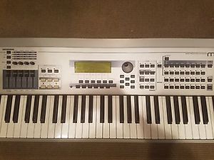 Yamaha MO8 88-Key Music Production Synthesizer Workstation with DAW Control