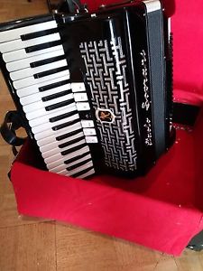 paolo soprani 96 bass excellent condition