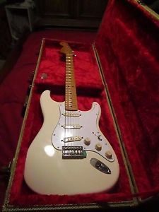 New! Fender Artist Series Jimi Hendrix Stratocaster Guitar- White / Deluxe case