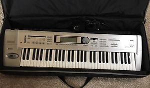 KORG TRITON LE 61 SYNTHESIZER KEYBOARD WORKSTATION W/CASE