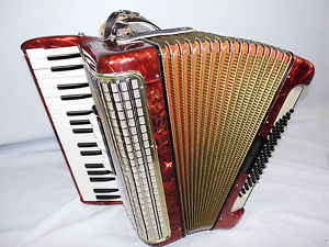 Sehr schönes Akkordeon HOHNER CONCERTO III + Koffer