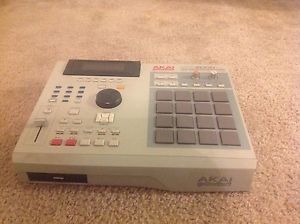 Akai MPC 2000XL////Fully loaded w Upgraded SD Card Reader, 8 Outs, FX Board