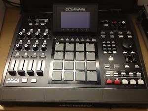 Akai MPC 5000 Sampler WORKSTATION Drum Machine  w Power Cord and USB cord