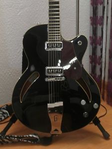 GRETSCH G 3151 HISTORIQUE STREAMLINER COULEUR NOIRE GUITARE SEMI-ACOUSTIQUE
