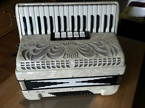 Akkordeon Händel altweiß
