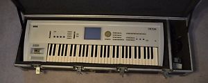 KORG TRITON Music Workstation Sampler 61 Key Keyboard Clean w/ Hardshell Case
