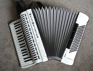 Accordion - Weltmeister Topas 37/96/IV/11/5 White