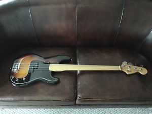 Fender P bass fretless -vintage 1976 maple neck 1970s RI body sunburst w/case