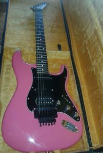 CUSTOM CHANDLER ELECTRIC GUITAR SEYMOUR DUNCUN PICKUPS, WHAMMY BAR 22 FRET 90'S