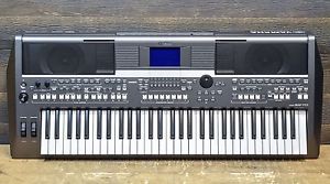 Yamaha PSR-S670 61-Key Professional Arranger Workstation Synthesizer Keyboard
