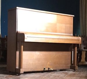 Gut erhaltenes Pfeiffer Klavier, 131cm, sehr klangschönes Piano der Premiummarke