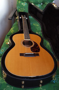 LARIVEE OM-03 R - TOP ZUSTAND - CANADIAN SPRUCE / EAST INDIAN ROSEWOOD