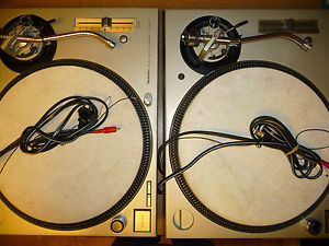 Pair of Technics 1200 M3D Professional DJ turntables Excellent condition