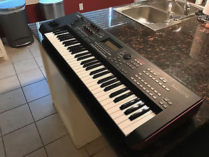 Yamaha MOXF6 Keyboard Synthesizer + Carrying Bag