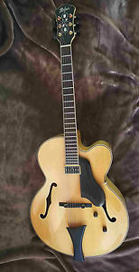 Guitare Jazz 17'' Hofner HI J5F N