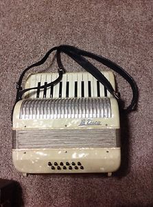 VINTAGE LA TOSCA ACCORDION