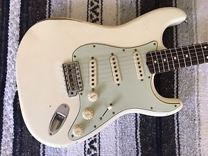 Fender Stratocaster 60s Road Worn Relic excellent condition plays great!!