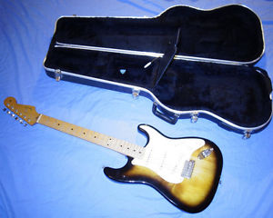 Stratocaster Fender Guitar + Carry Travel Case MZ0-201260 Mex 2000 Contour Body