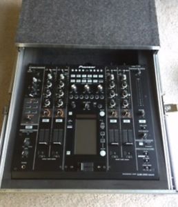Pioneer DJM-2000 Nexus With Flight Case