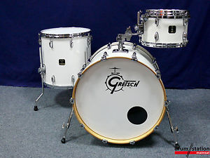 Gretsch Renown Maple Shellset in "Piano White"  -   22,12,16"