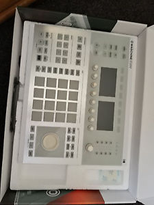 White Maschine Studio - Comes with Komplete Select