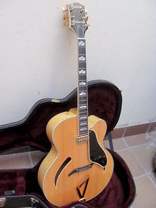 Gretsch G6040MCSS Synchromatic Natural Jazz guitar