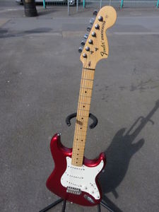 FENDER STRATOCASTER USA ELECTRIC GUITAR. NEVER USED !