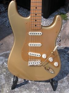 2004 Fender 50th Anniversary Stratocaster Aztec gold, Great Shape w/Tweed Case