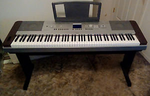 Yamaha DGX-640W Portable Grand Piano Keyboard (Walnut)