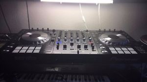 Pioneer DDJ-SZ DJ Controller + FREE ODYSSEY FLIGHT CASE !!