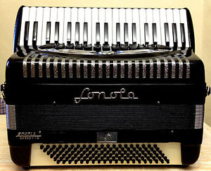 SONOLA CASSOTTO PIANO ACCORDION-WITH DOUBLE CASSOTTO & QUALITY HARD CASE-IN:VGC