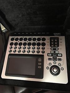 QSC TouchMix-16 digital Mixer