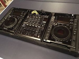 Pioneer (2) CDJ 2000 (1) DJM 900 Nexus w/ Odyssey Coffin Case