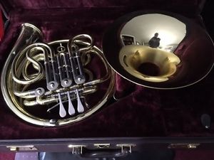 French horn--Intermediate F/Bb Jupiter, screw bell  Near perfect condition