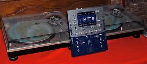 PAIR OF TECHNICS SL 1200mk2 DIRECT DRIVE TURNTABLE DUAL VOLTAGE